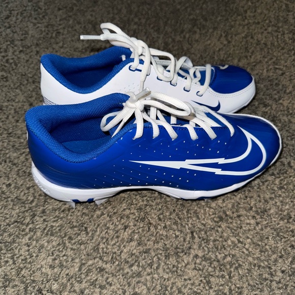 Nike Cleats - Picture 2 of 8